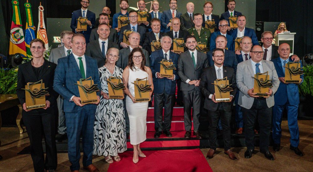 Trof�u Brasil Expodireto homenageia lideran�as que contribuem com o desenvolvimento do agro