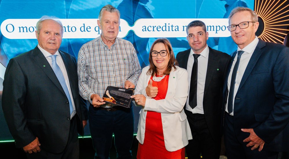 Senador Luis Carlos Heinze � o homenageado com o Trof�u Semente de Ouro na 26� Expodireto Cotrijal