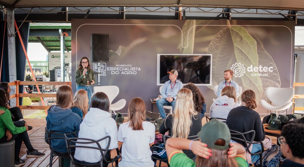 Estudantes conhecem na Expodireto as oportunidades da Agronomia