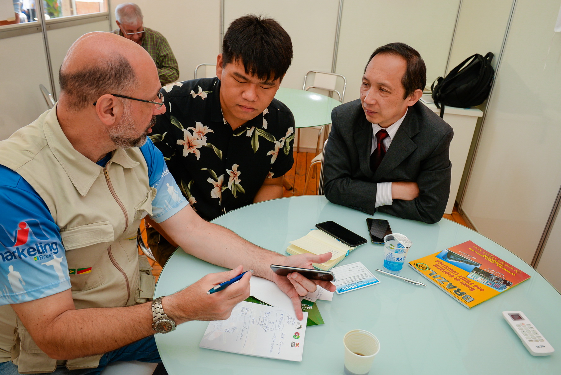 �rea Internacional com programa��o com palestras, pain�is e talk shows