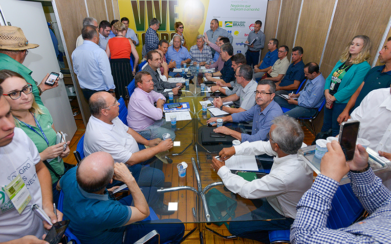 Encontro envolveu bancada ga�cha do Senado, da C�mara e da Assembleia Legislativa e representantes das entidades representativas do Agro