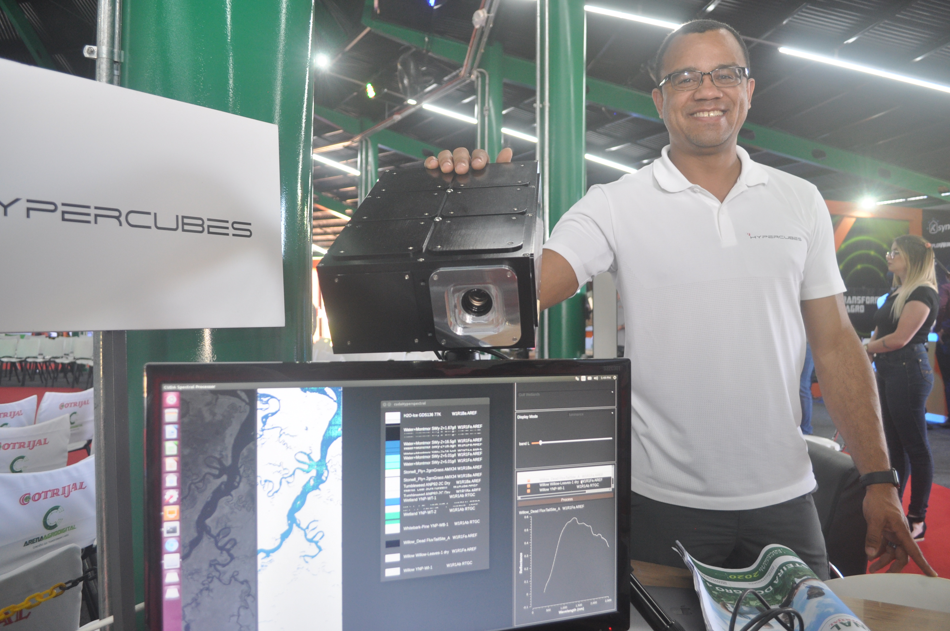  Nanosat�lite da Hypercubes � apresentado na Arena Agrodigital