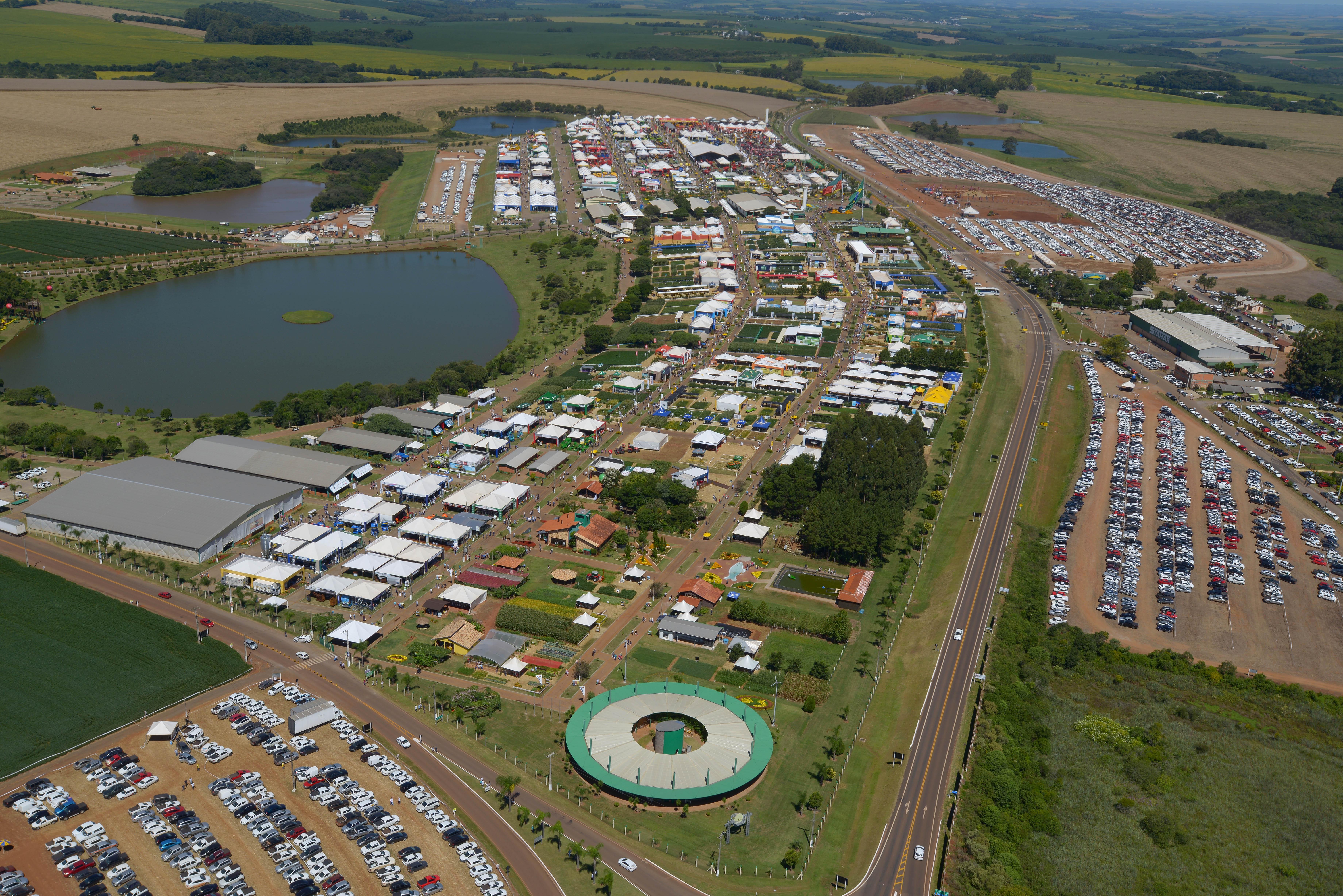 Grande pblico e eventos variados marcam o terceiro dia da Expodireto