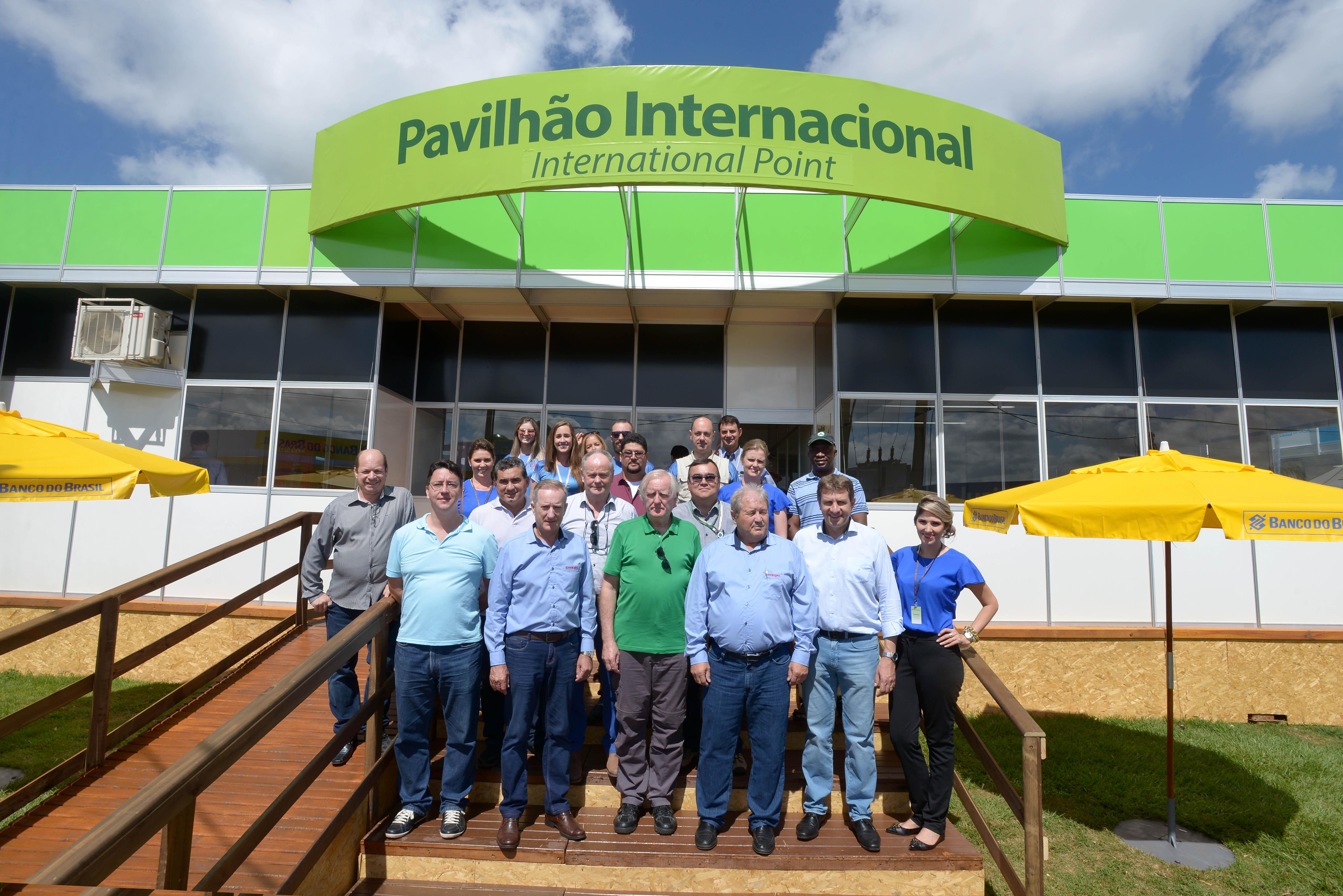 Direo da Cotrijal d as boas vindas s delegaes estrangeiras