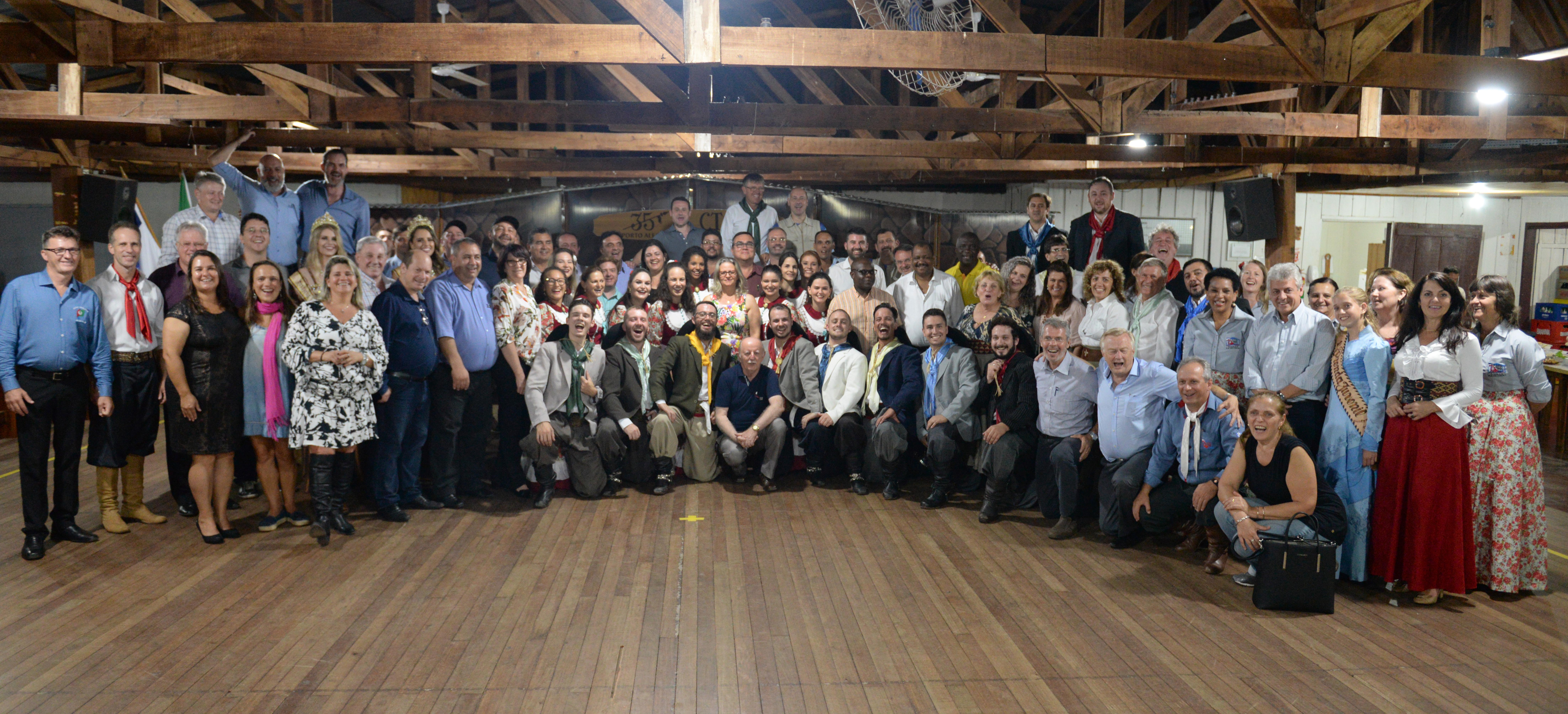 N�o-Me-Toque recepciona estrangeiros mostrando a cultura ga�cha