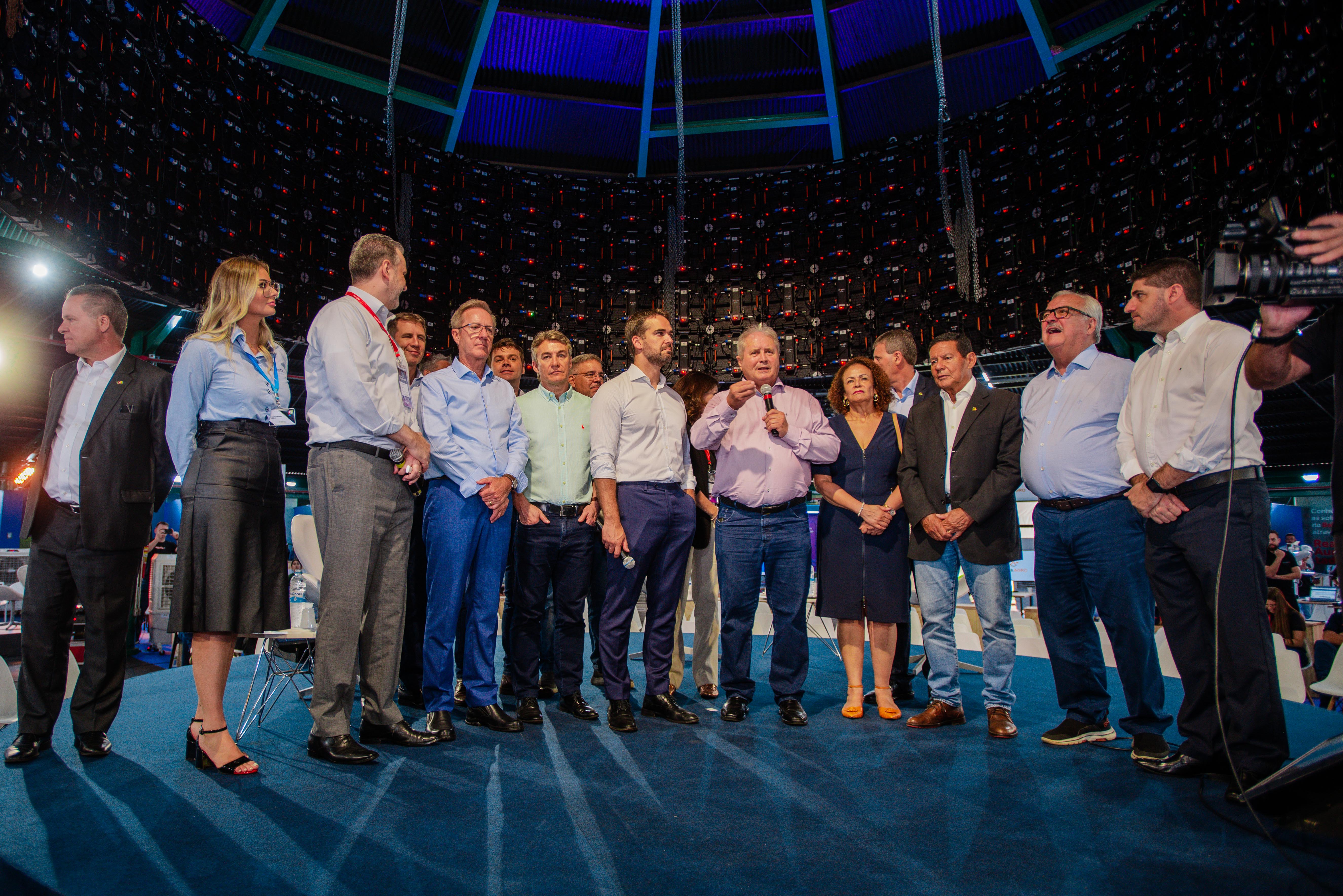 Arena Agrodigital � destaque na visita de autoridades aos estandes