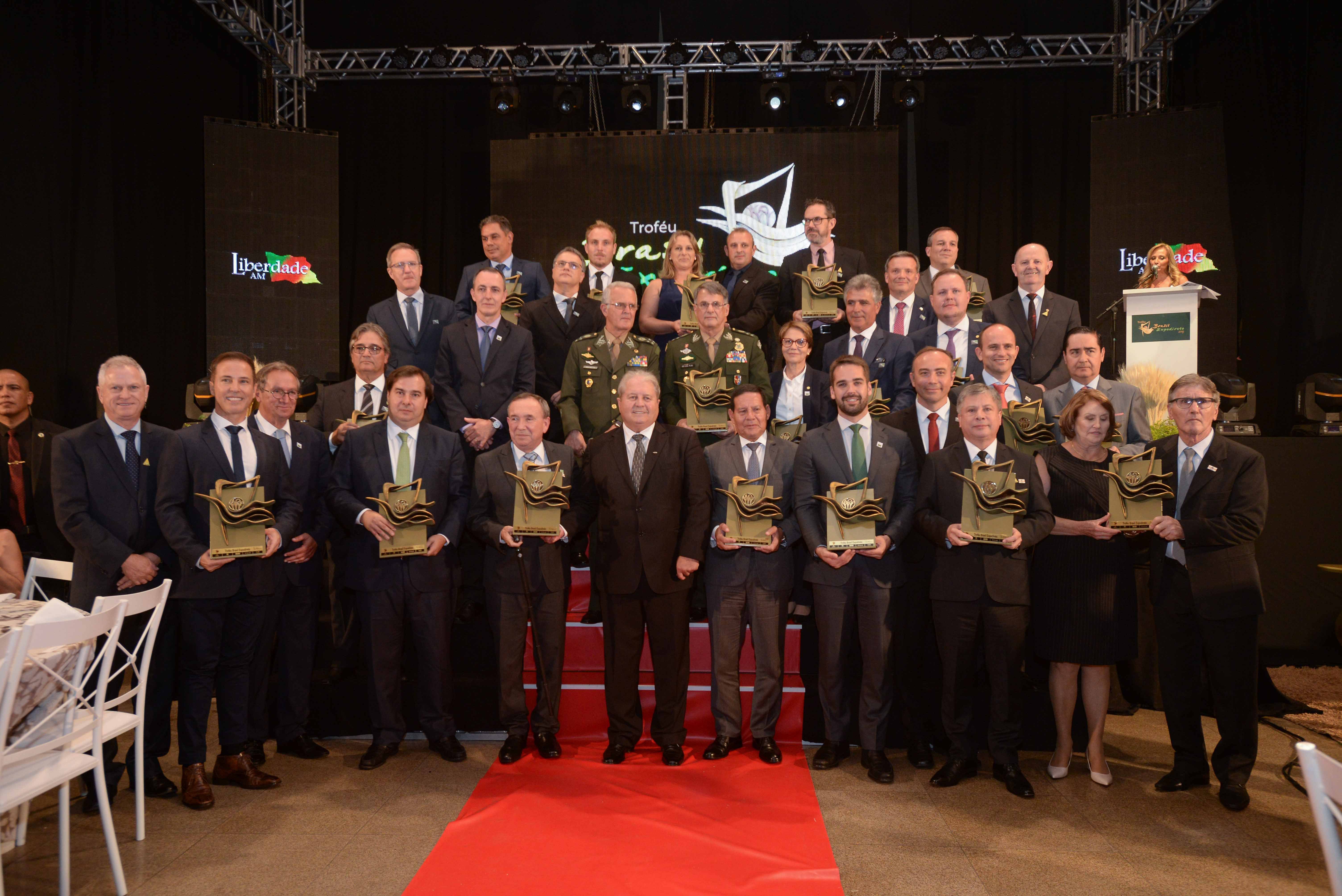 Noite de homenagens para os melhores do Agro