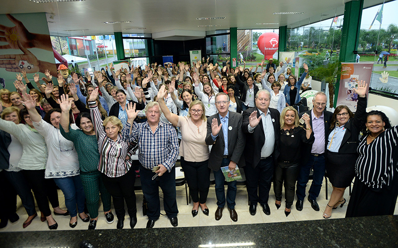 Women who cooperate can do everything