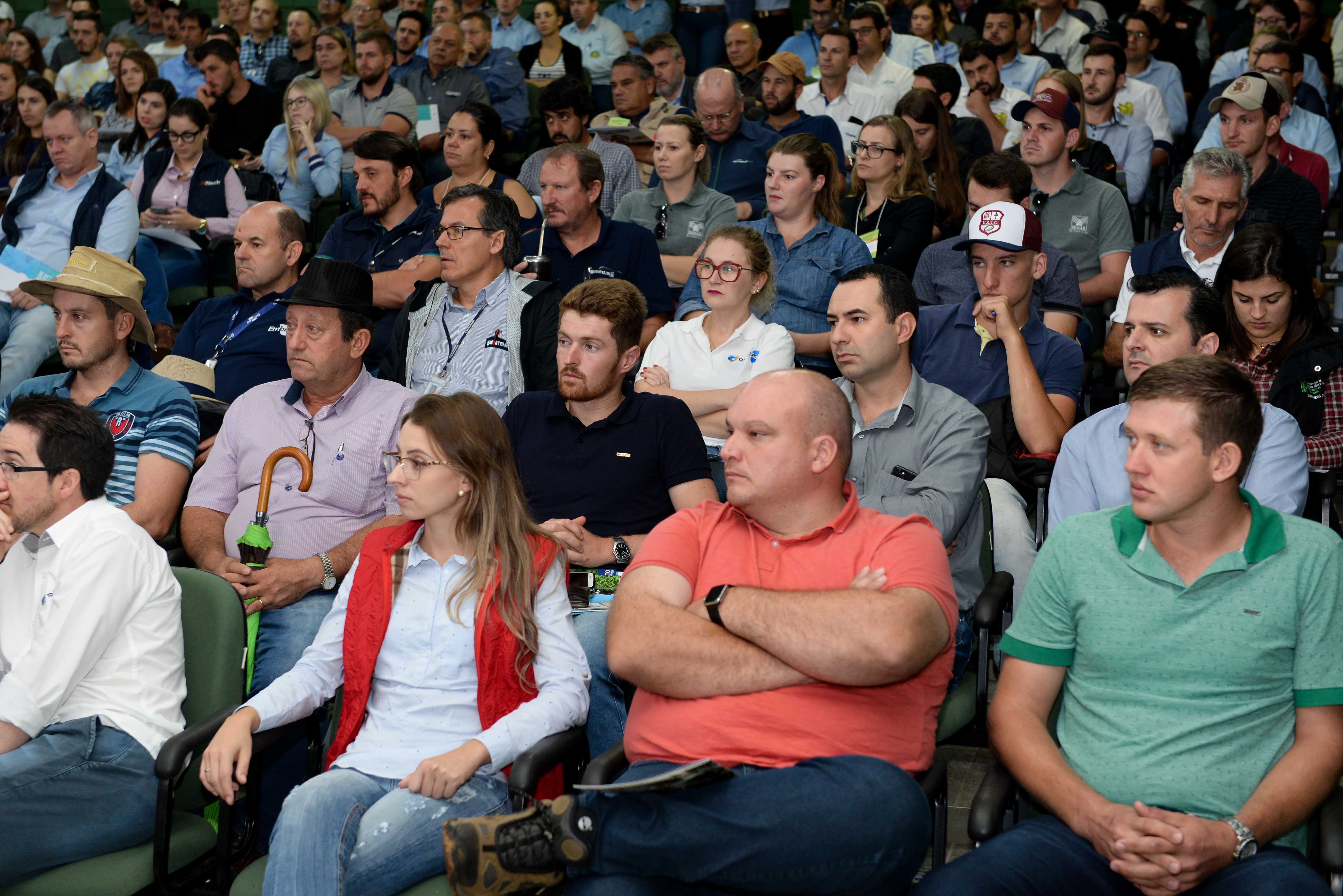 F�rum discute inova��es para produ��o leiteira