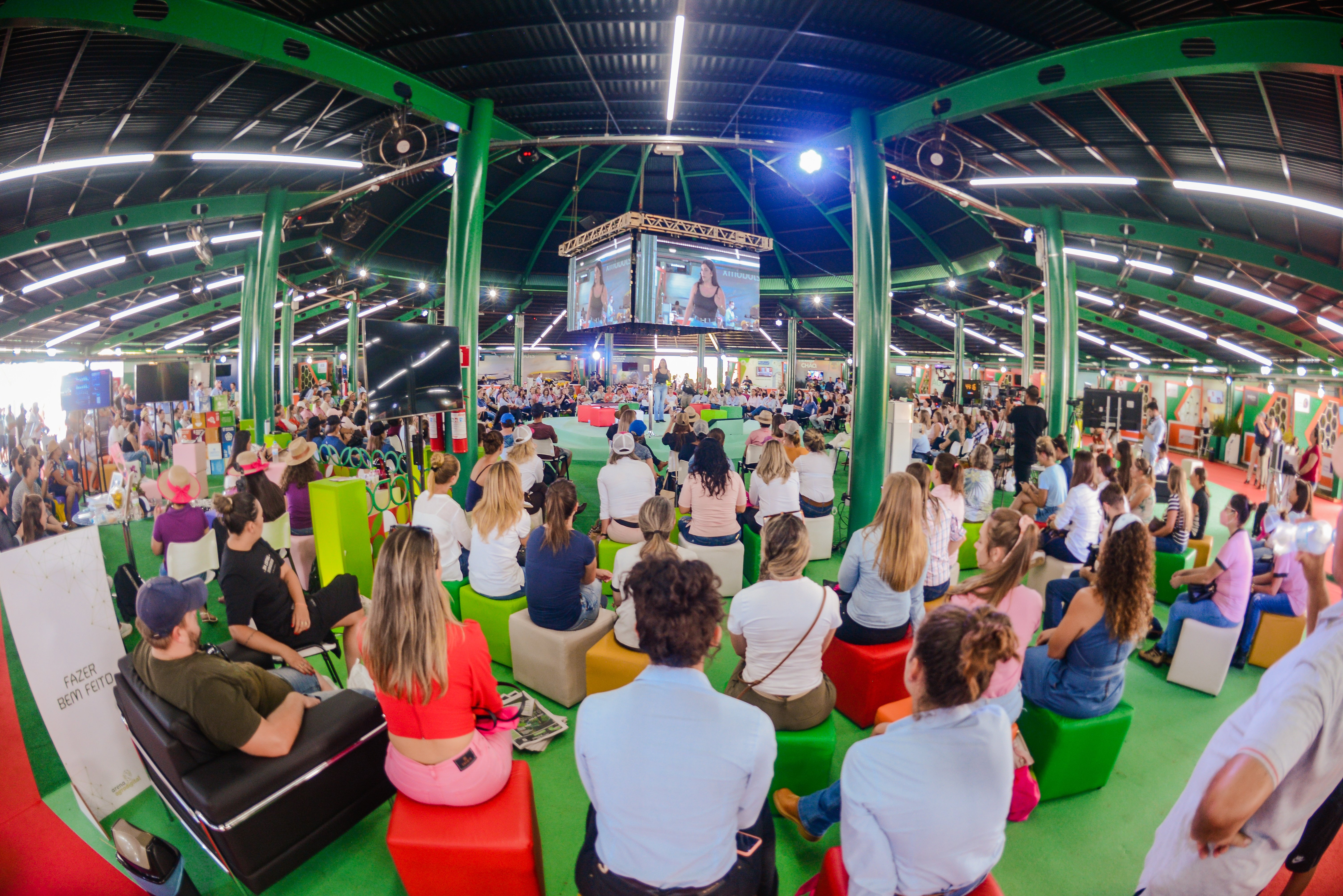Mesa redonda debate comunica��o e o papel da mulher no agro