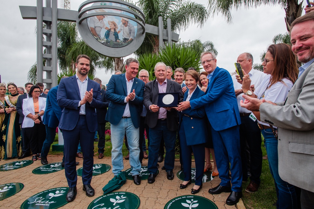 Senadora Tereza Cristina � homenageada na Cal�ada da Fama do Agro