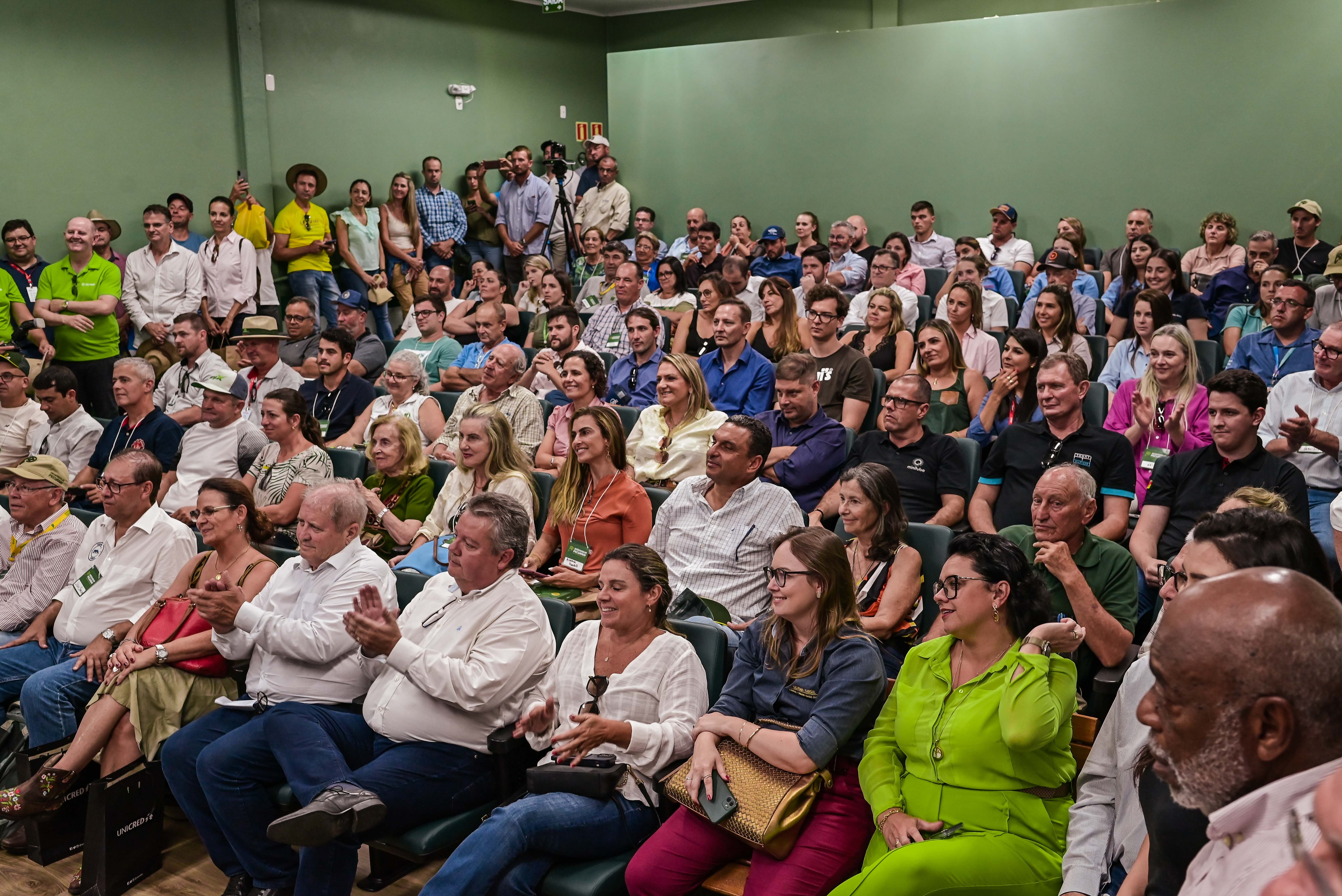 Evento indito discute a cadeia da carne bovina