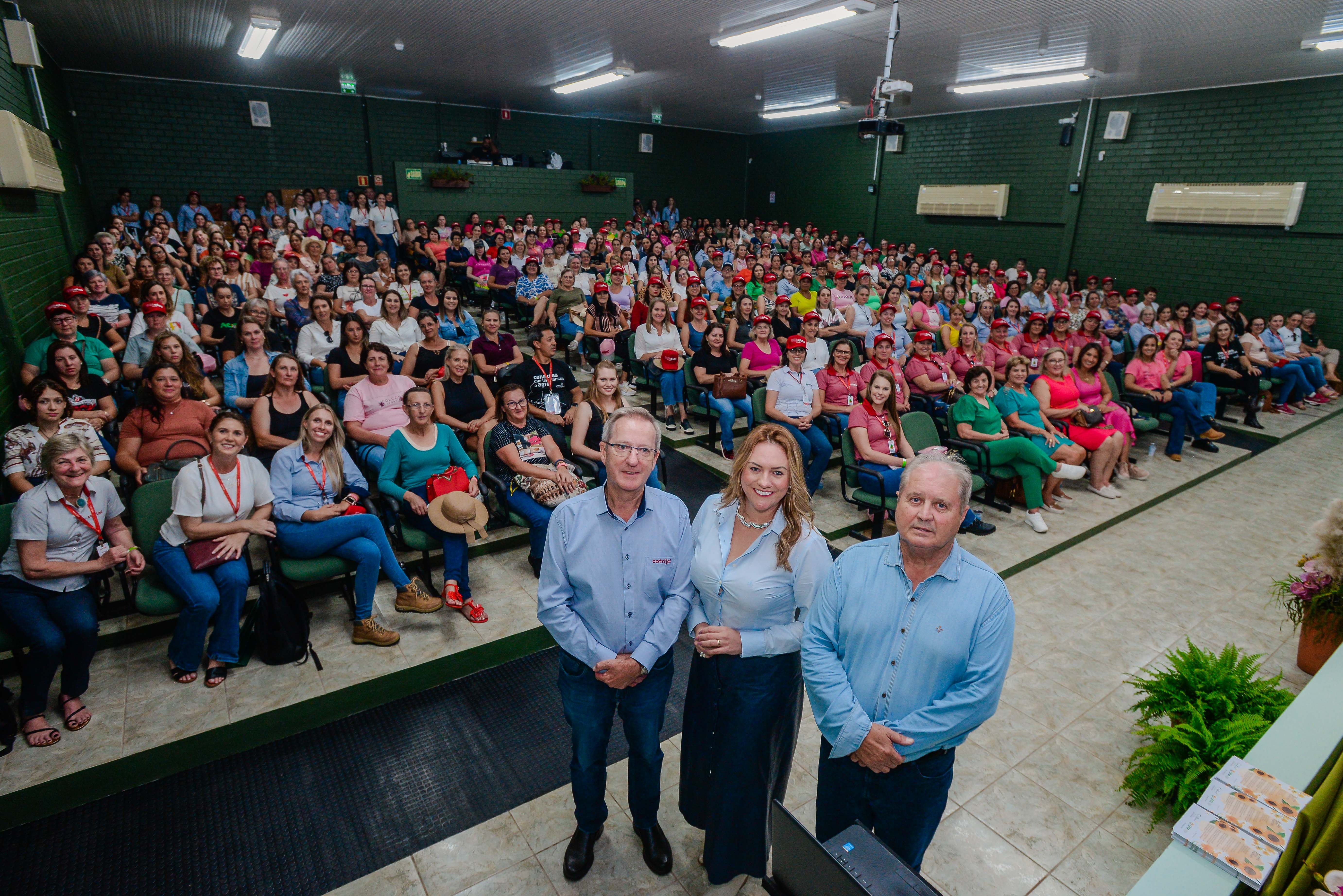 No dia da mulher, Cotrijal promove programa��o exclusiva para elas