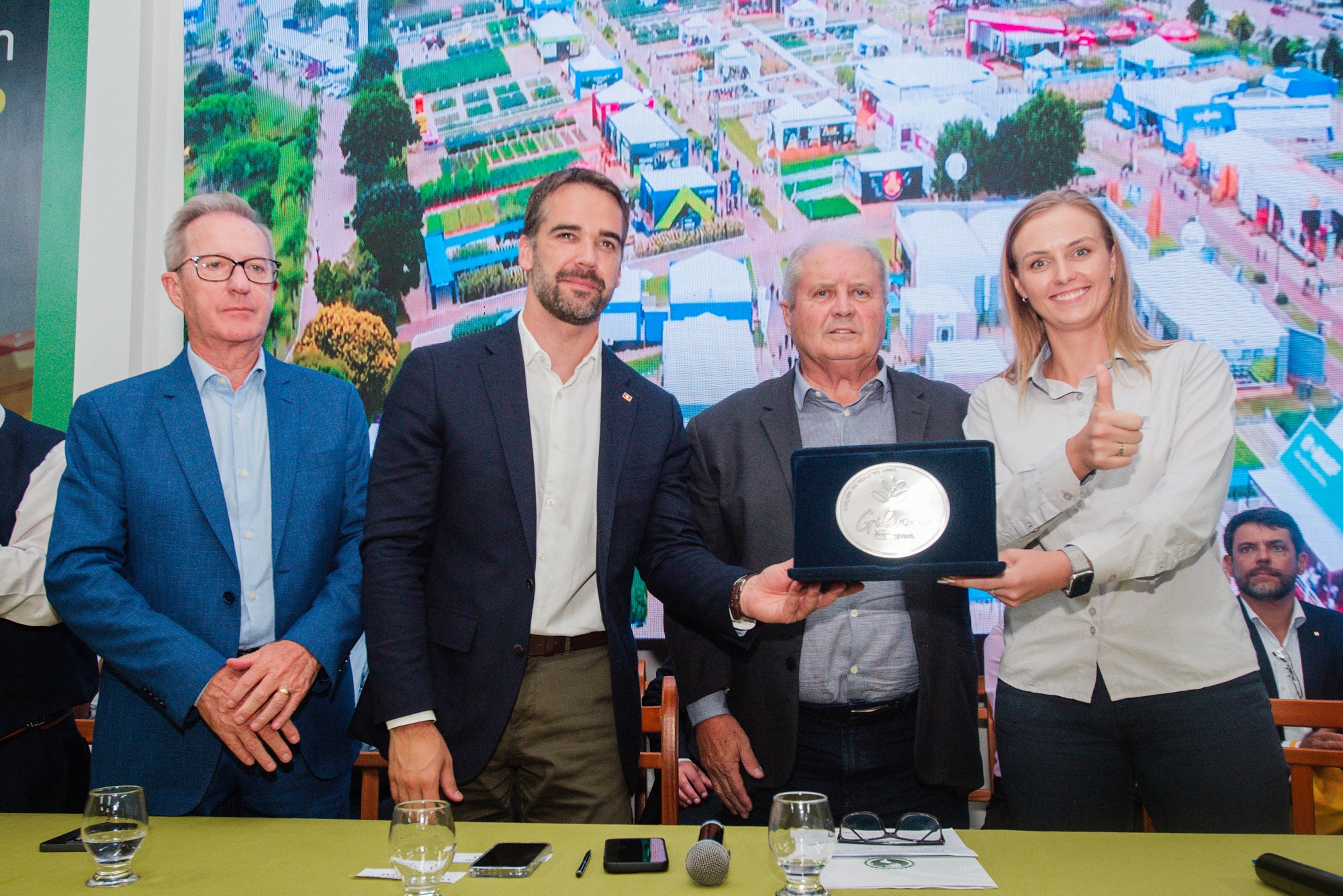 Empres�rio Gilson Trennepohl recebe homenagem na Cal�ada da Fama