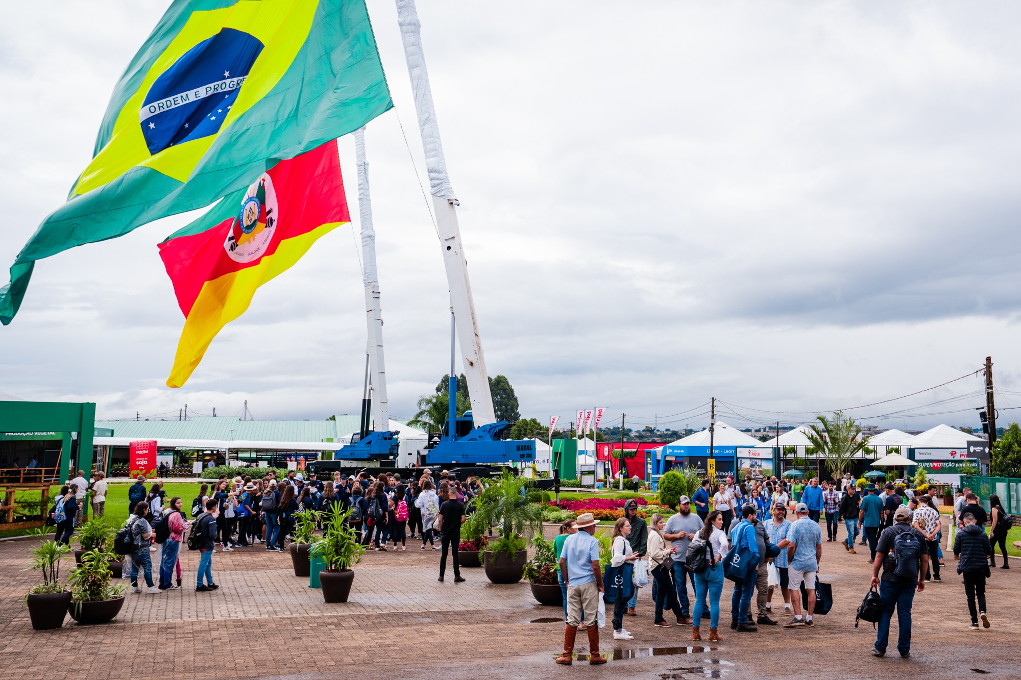 Primeiro dia da 24� Expodireto re�ne mais de 35 mil pessoas