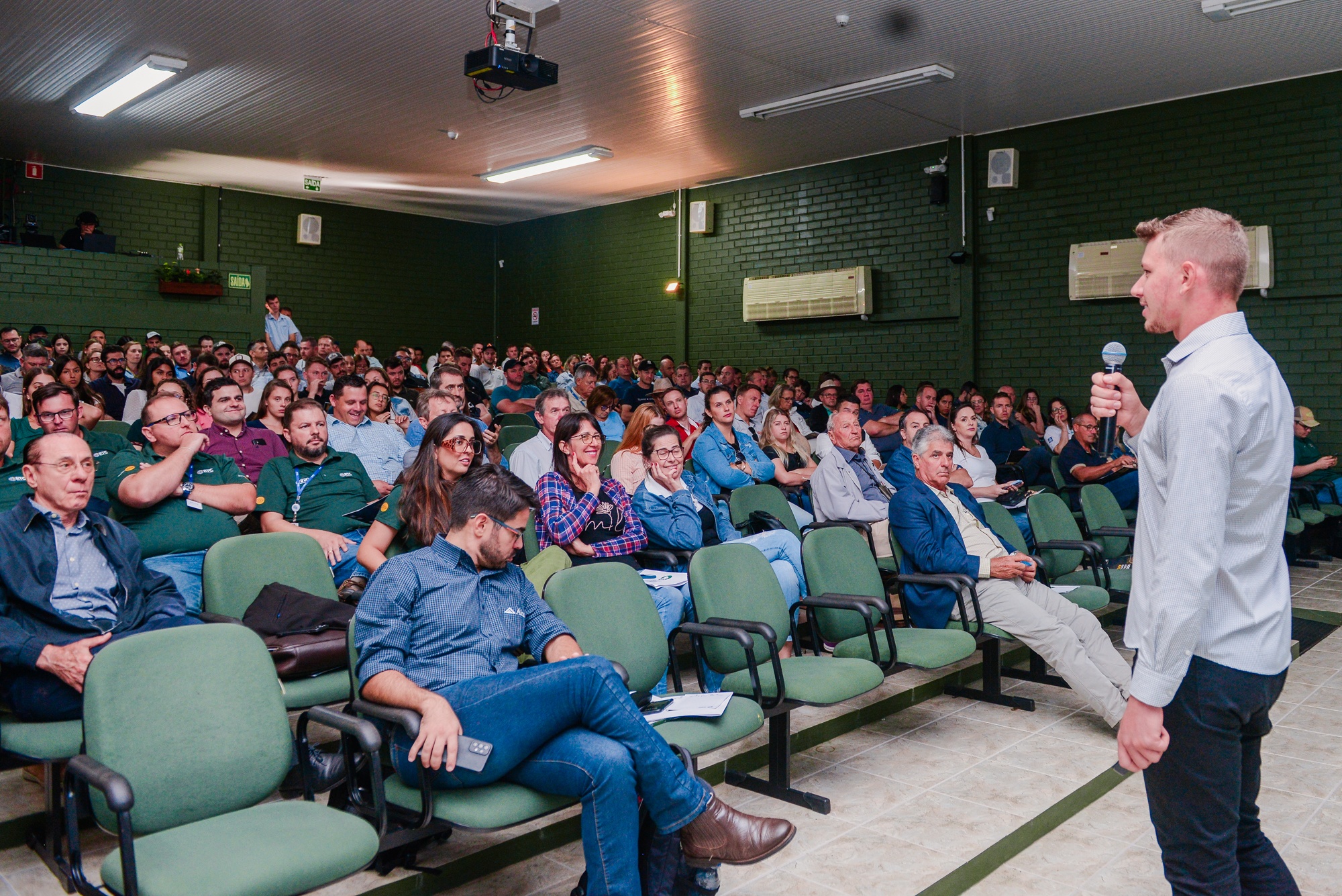 F�rum debate desafios e inova��es na produ��o leiteira