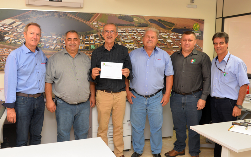 Elmar Floss is honored with the Gold Seed Award