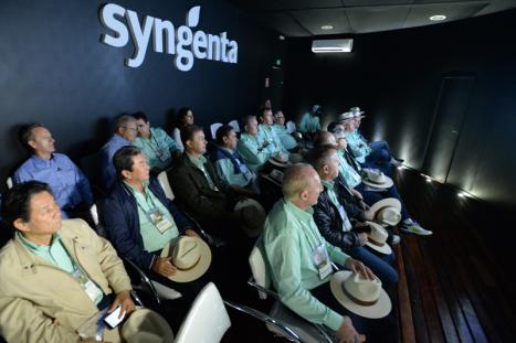 Dirigentes das maiores cooperativas do pa�s visitam a feira