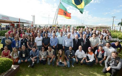 Cotrijal re�ne patrocinadores e imprensa em caf� da manh�